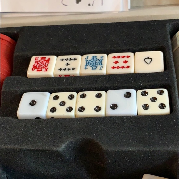 POKER CHIP SET IN BLACK CASE (CHIPS/DICE) GAMES - Picture 3 of 5